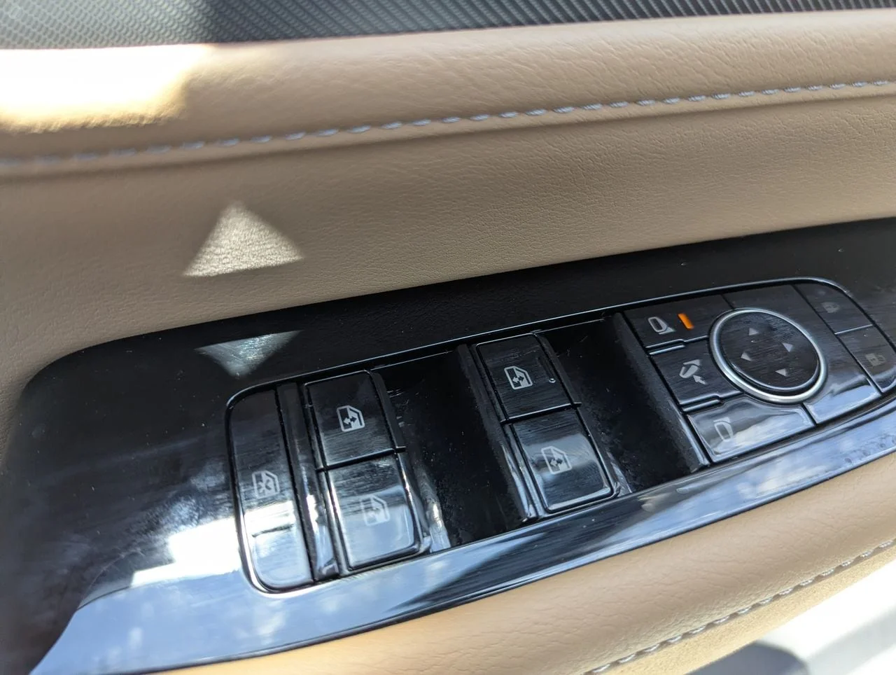 New 2027 RADIANT WHITE INFINITI Luxe 2WD image 15
