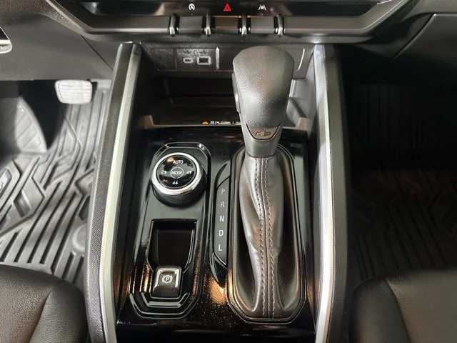 Used 2025 White Chevrolet Trail Boss image 17
