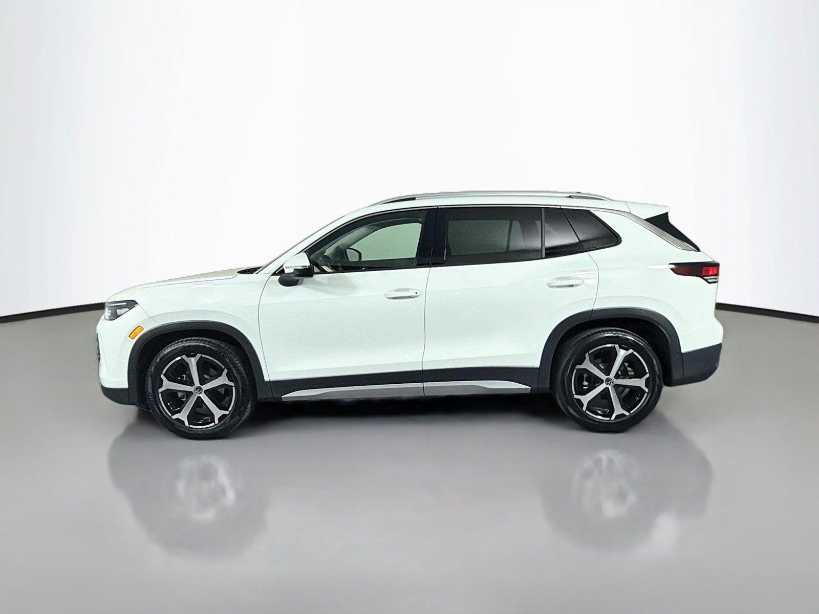 New 2026 Pure White Volkswagen SE image 8