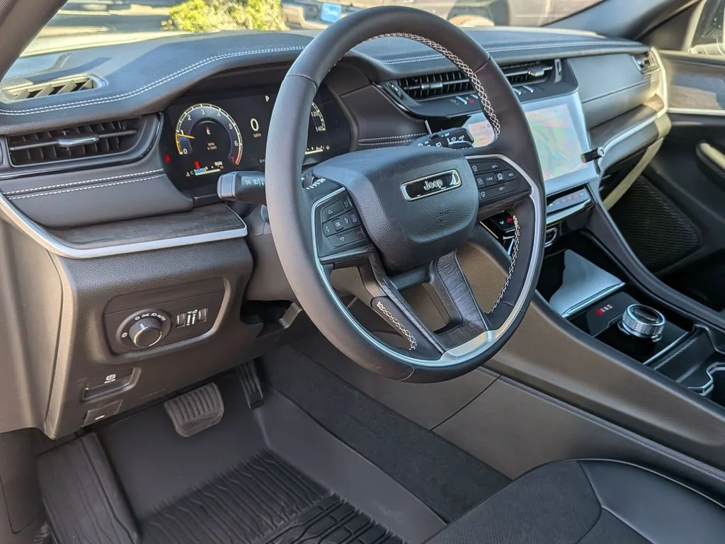 New 2026 White Jeep Altitude image 33
