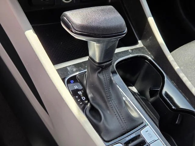 Used 2022 Black Hyundai SEL image 23