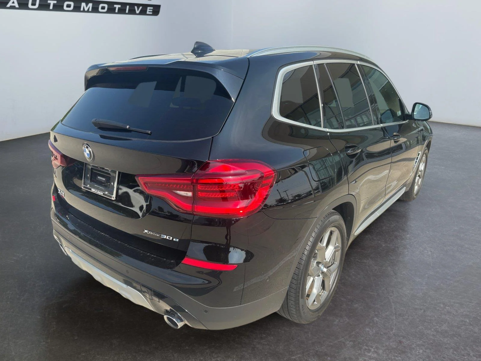 Used 2021 Jet Black BMW xDrive30e image 13