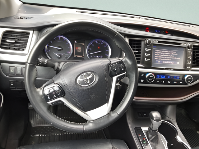 Used 2018 Black Toyota XLE image 11