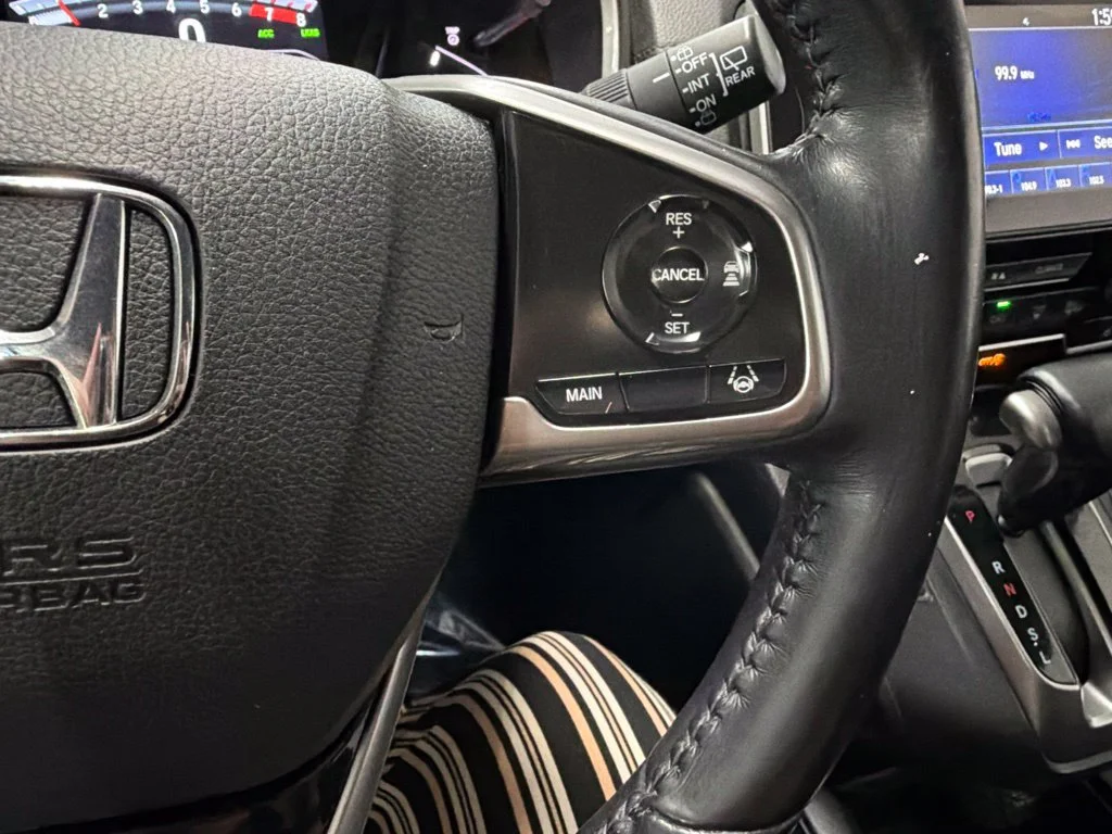 Used 2019 Lunar Silver Metallic Honda Touring image 21