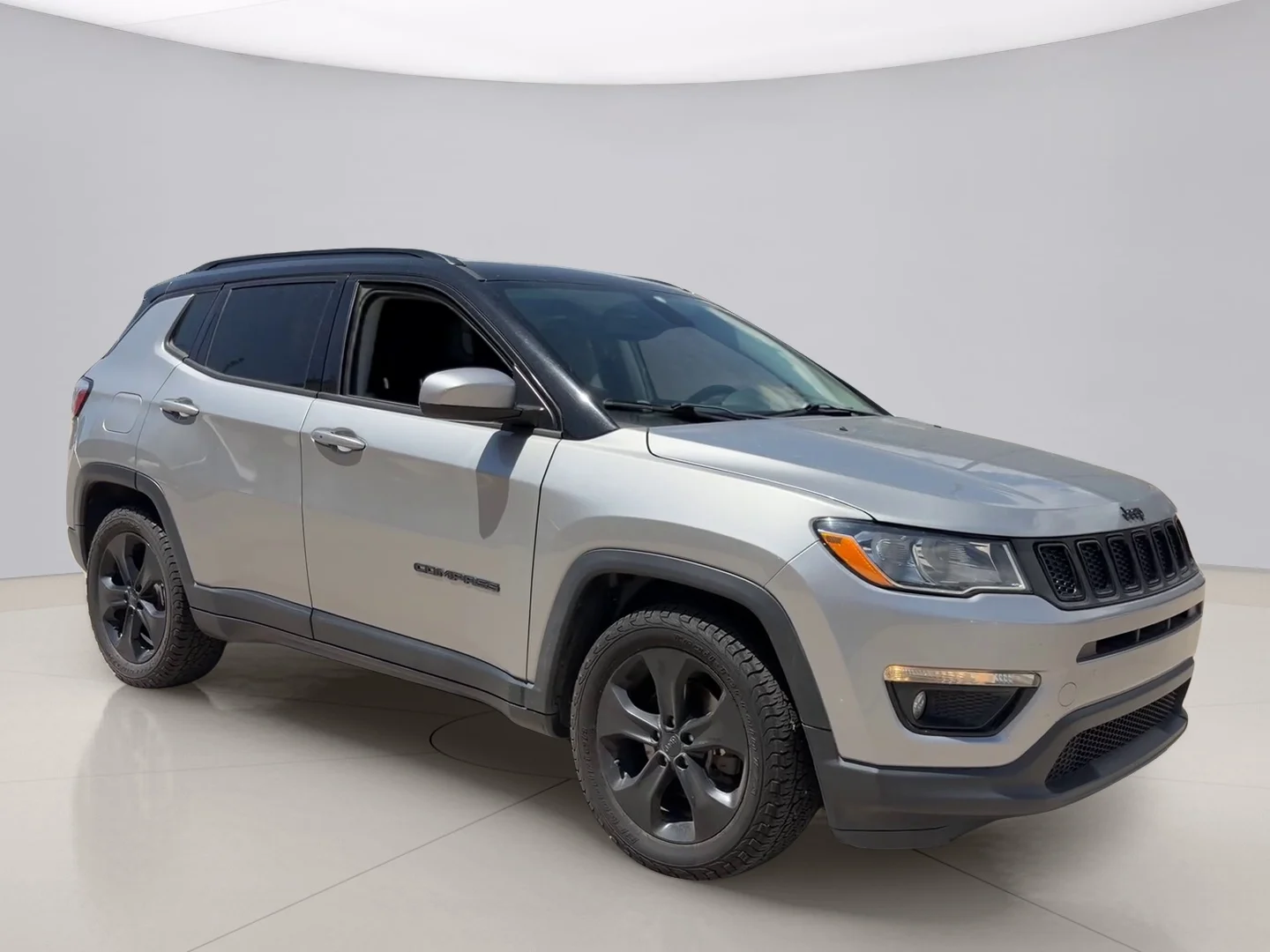 Used 2019 Silver Jeep ALTITUDE image 3
