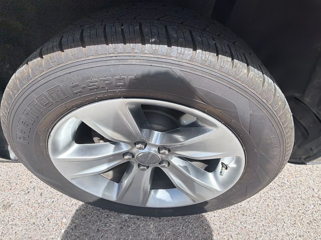 Used 2018 Gray Dodge SXT image 6