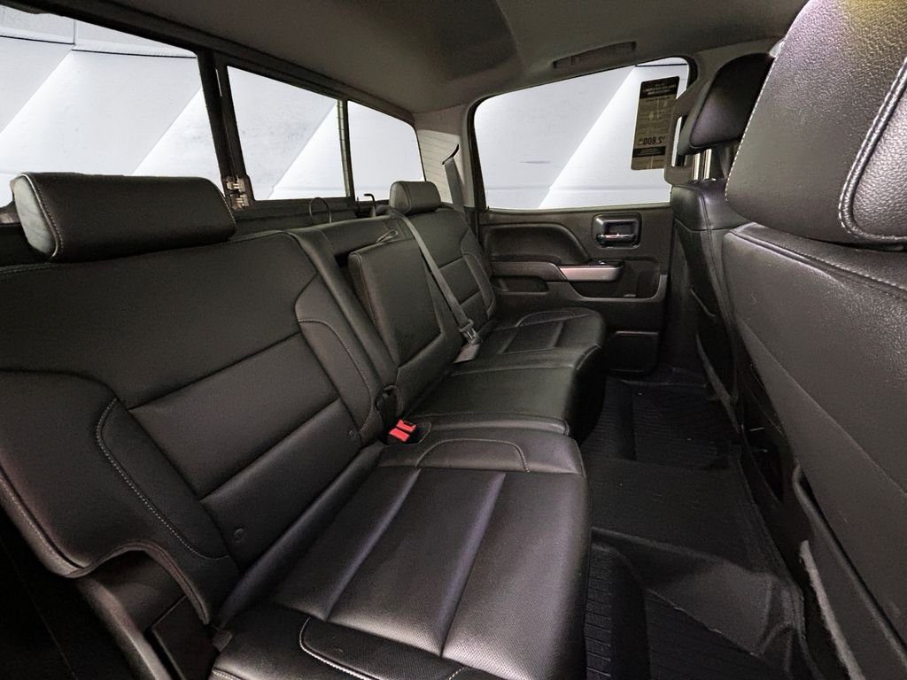 Used 2018  Chevrolet LTZ image 16