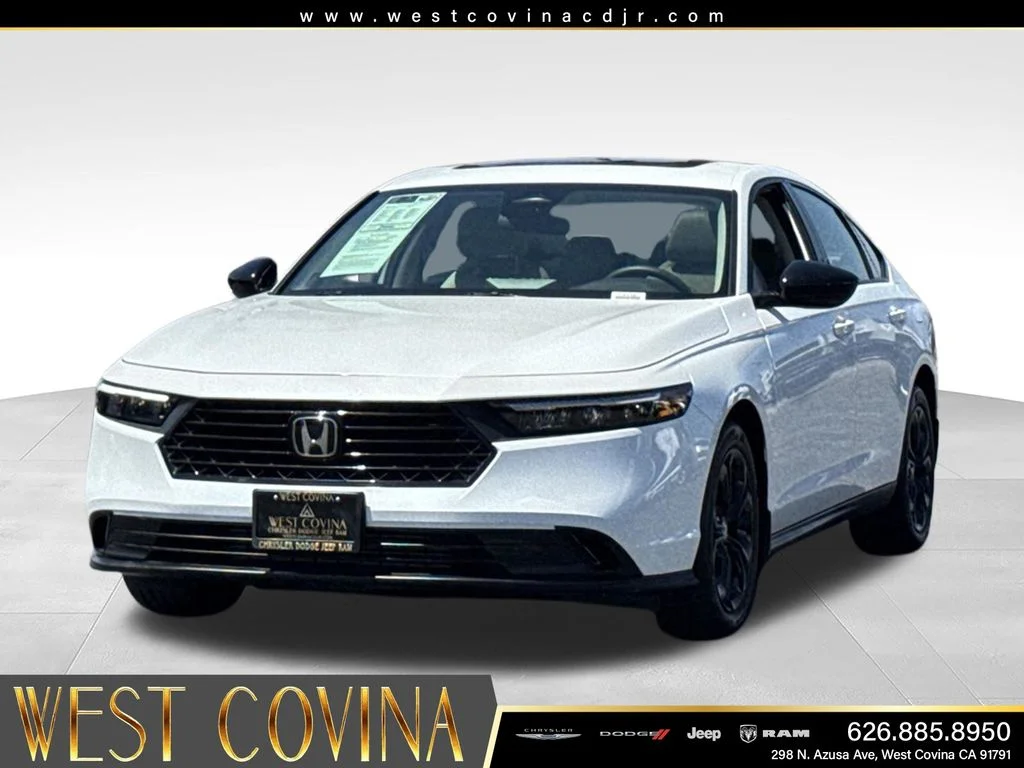 Used 2025 White Honda SE image 4