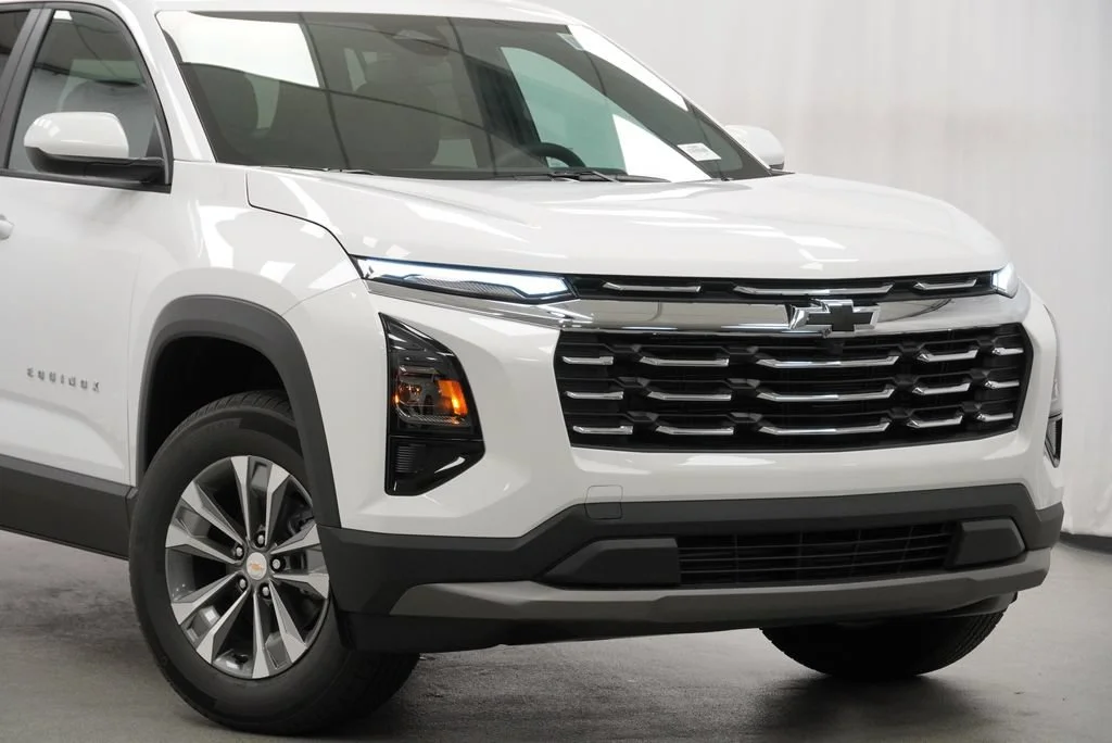 New 2027 Summit White Chevrolet LT image 9