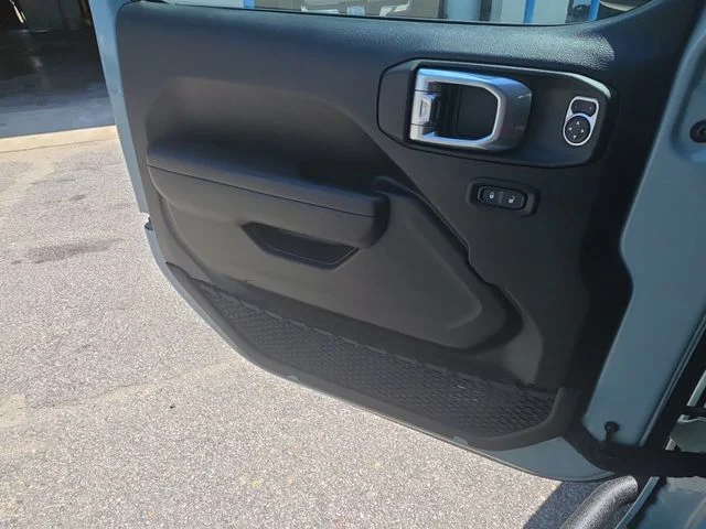 Used 2024 Gray Jeep Rubicon image 27
