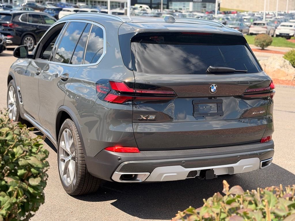 New 2026 Dravit Grey Metallic BMW xDrive40i image 3