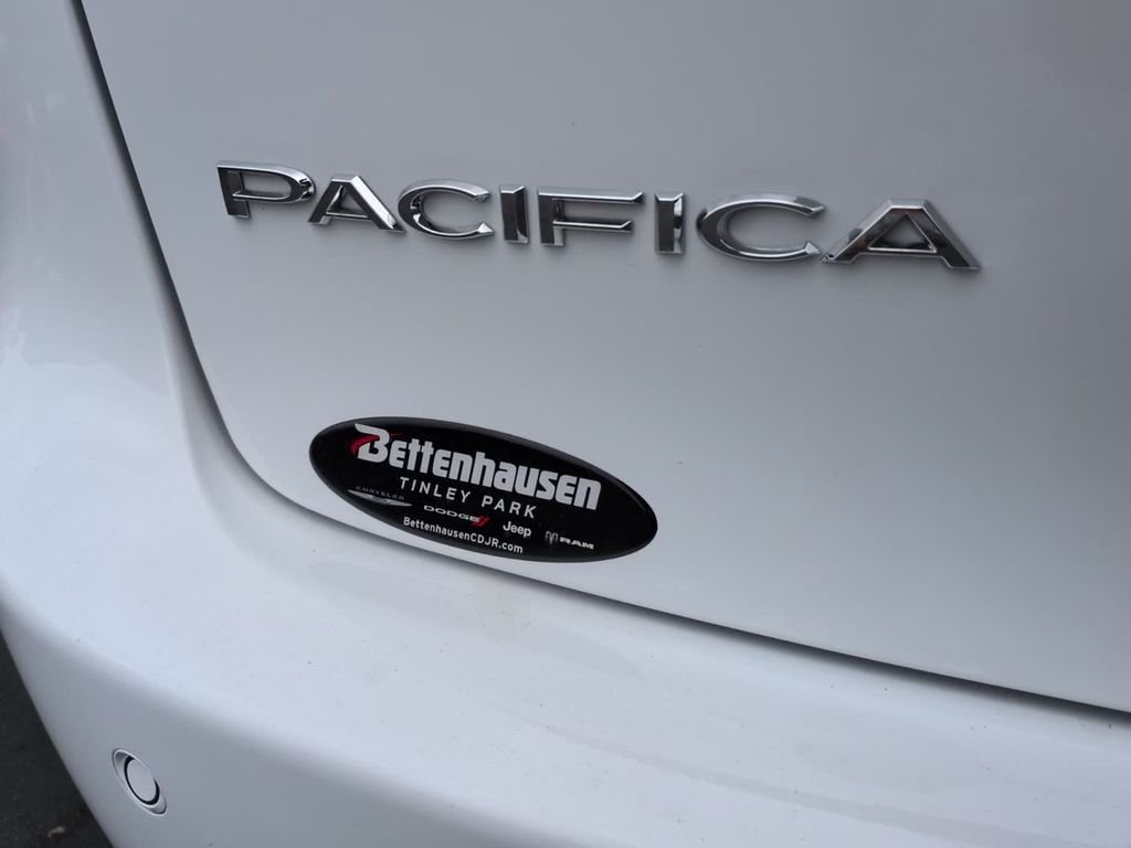 New 2027 Bright White Clearcoat Chrysler Select image 10