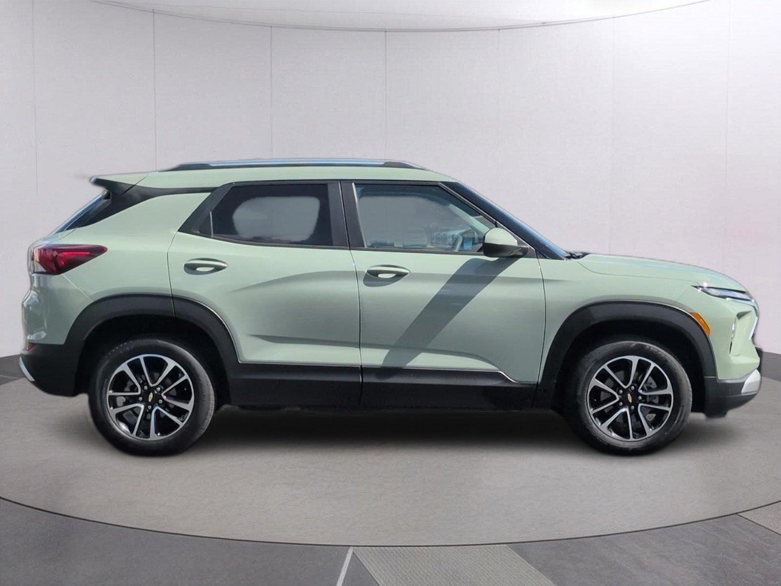 Used 2025 Cacti Green Chevrolet LT image 8