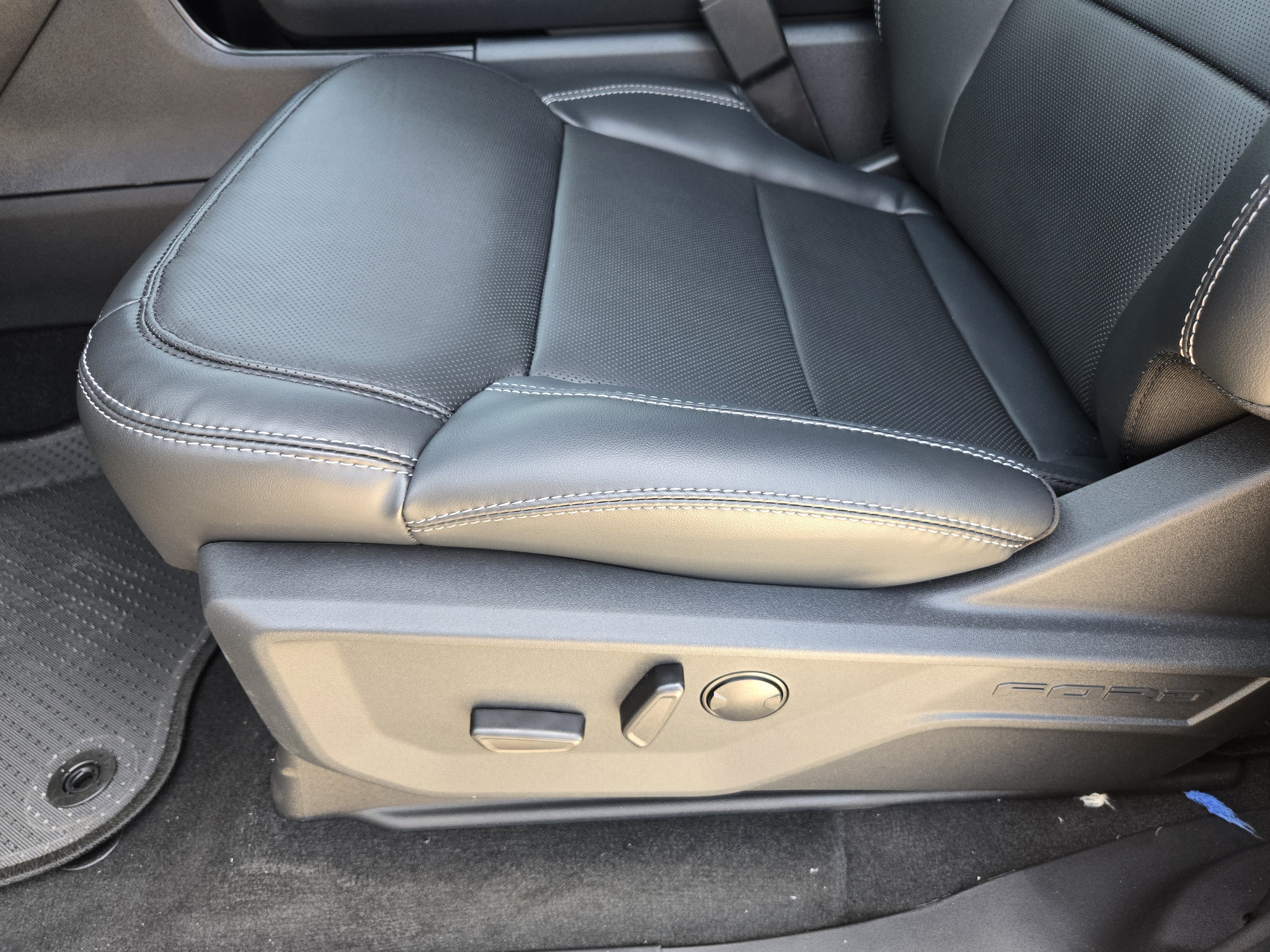 New 2026 Agate Black Metallic Ford Platinum MAX image 14