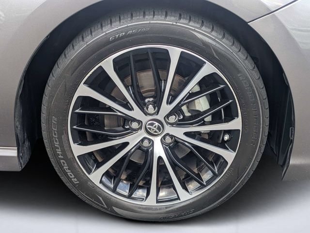 Used 2018 Gray Toyota SE image 11