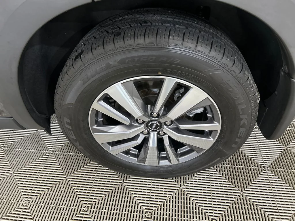 Used 2023 Gray Nissan SL image 10