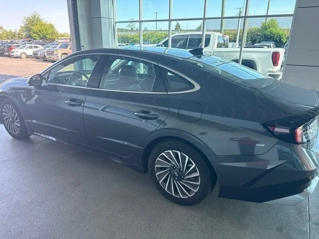 Used 2025 Portofino Gray Hyundai Limited image 8
