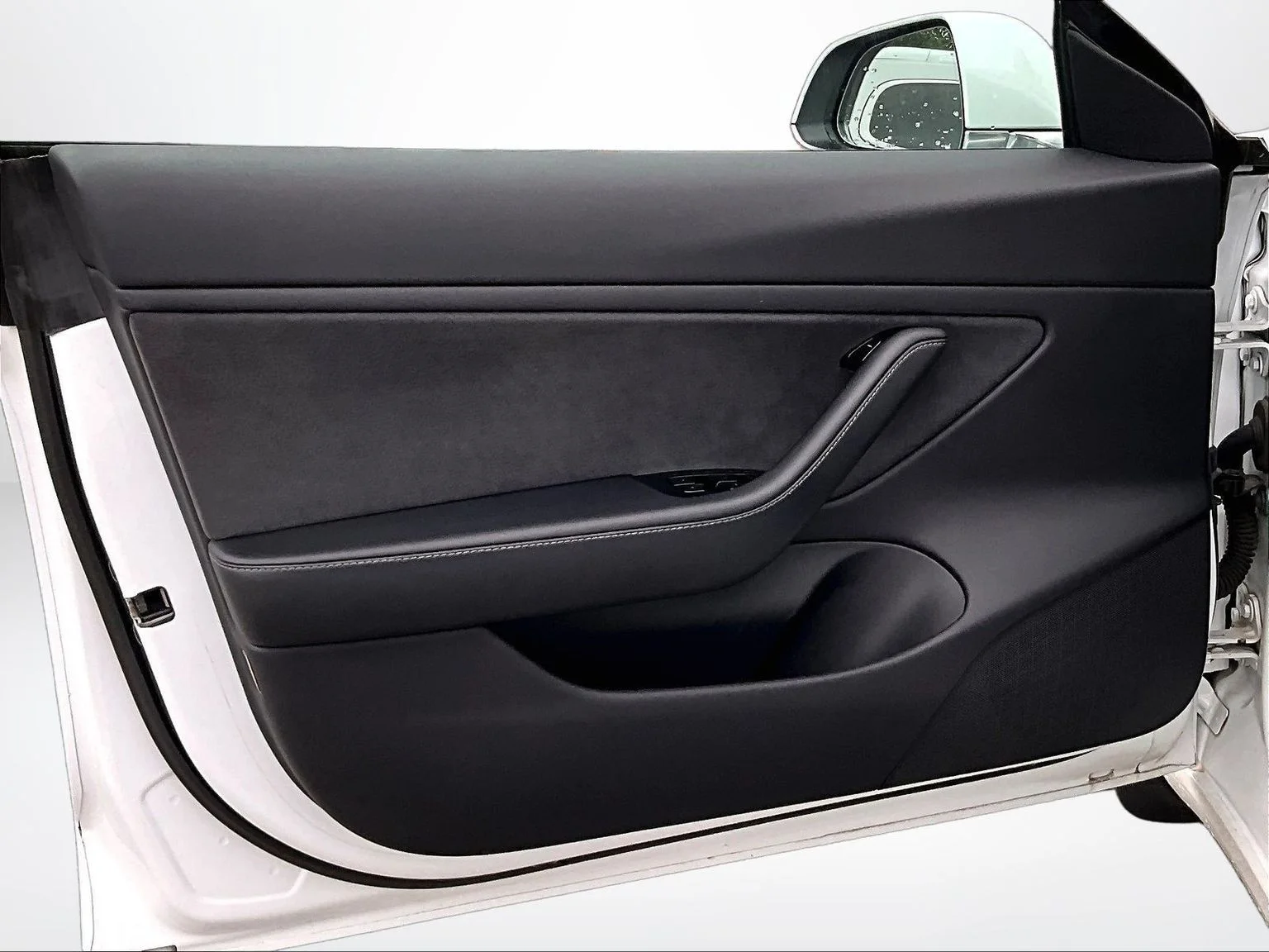Used 2019 White Tesla Standard Range Plus image 23