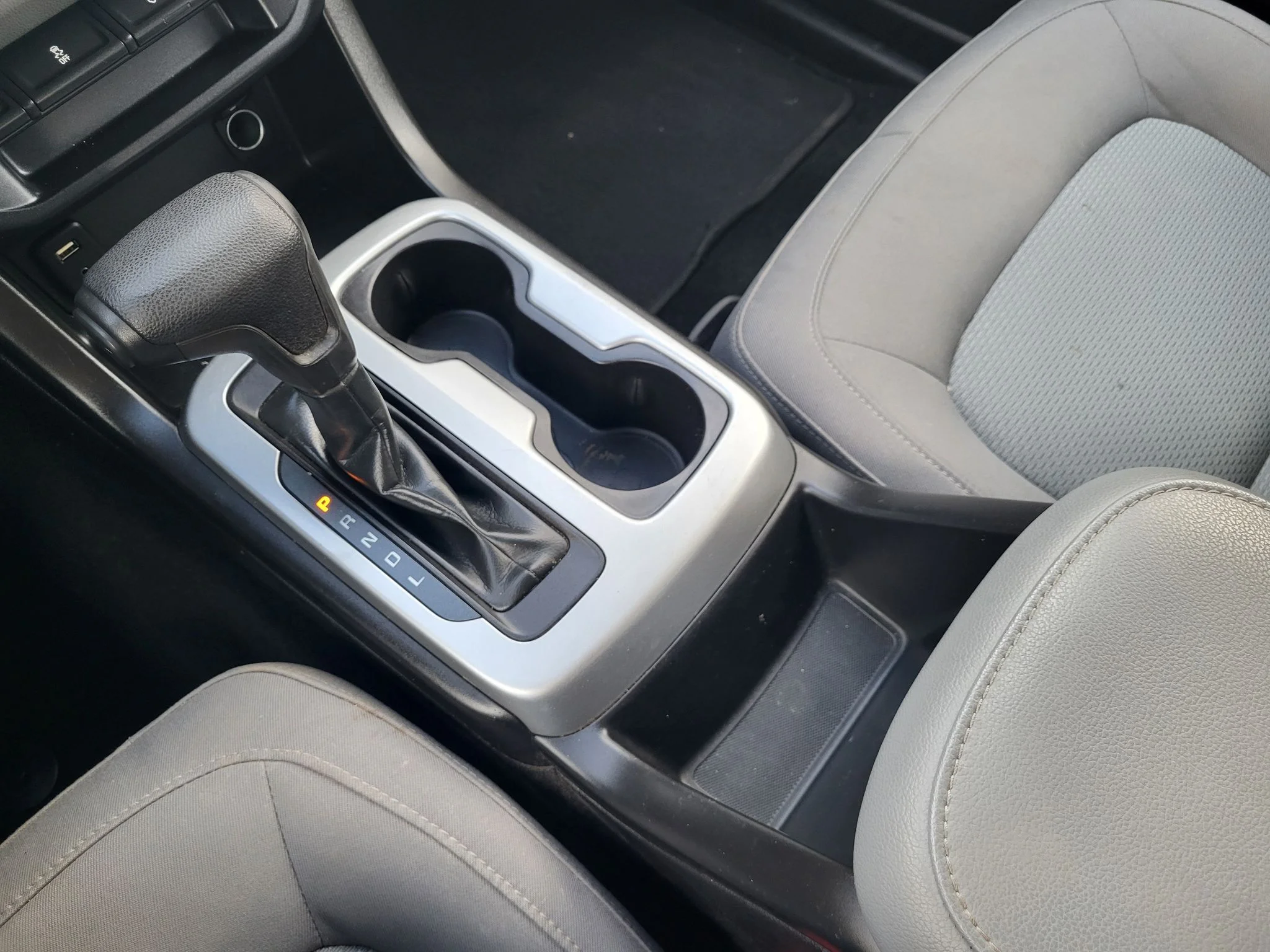 Used 2018 GRAPHITE METALLIC Chevrolet 4WD LT image 16