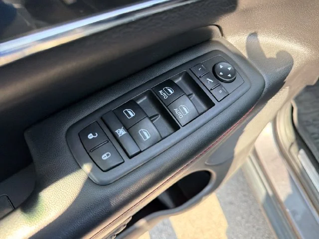 Used 2018 Gray Jeep Trailhawk image 17