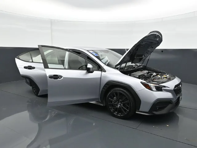 Used 2025 Ice Silver Metallic Subaru Premium image 33