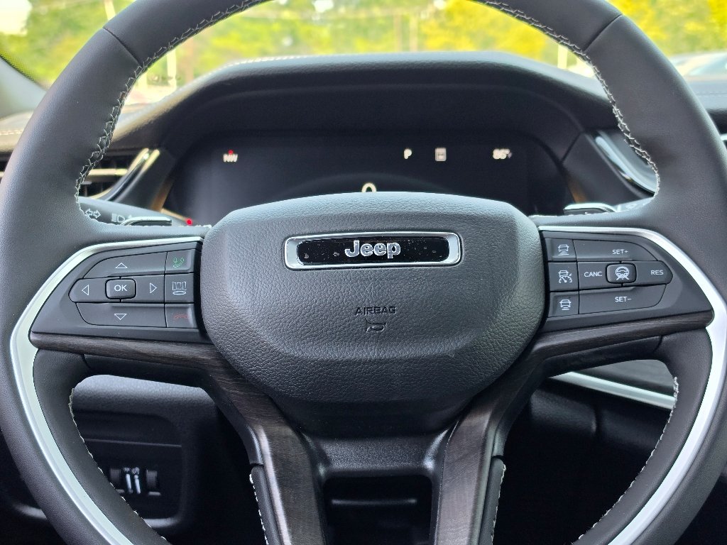 New 2026 Baltic Gray Metallic Clear-Coat Exterior Paint Jeep Altitude image 12