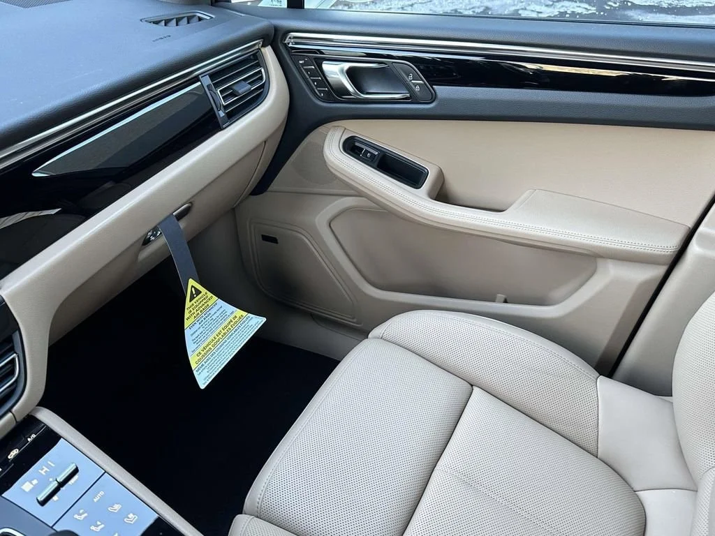 2026 Porsche Macan - Photo 28