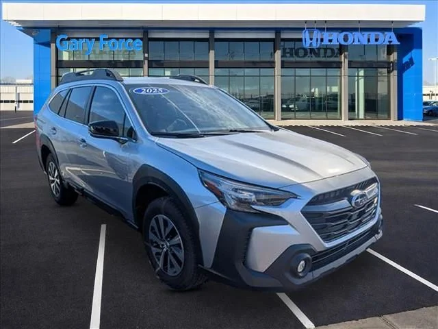 2025 Subaru Outback Premium's photo