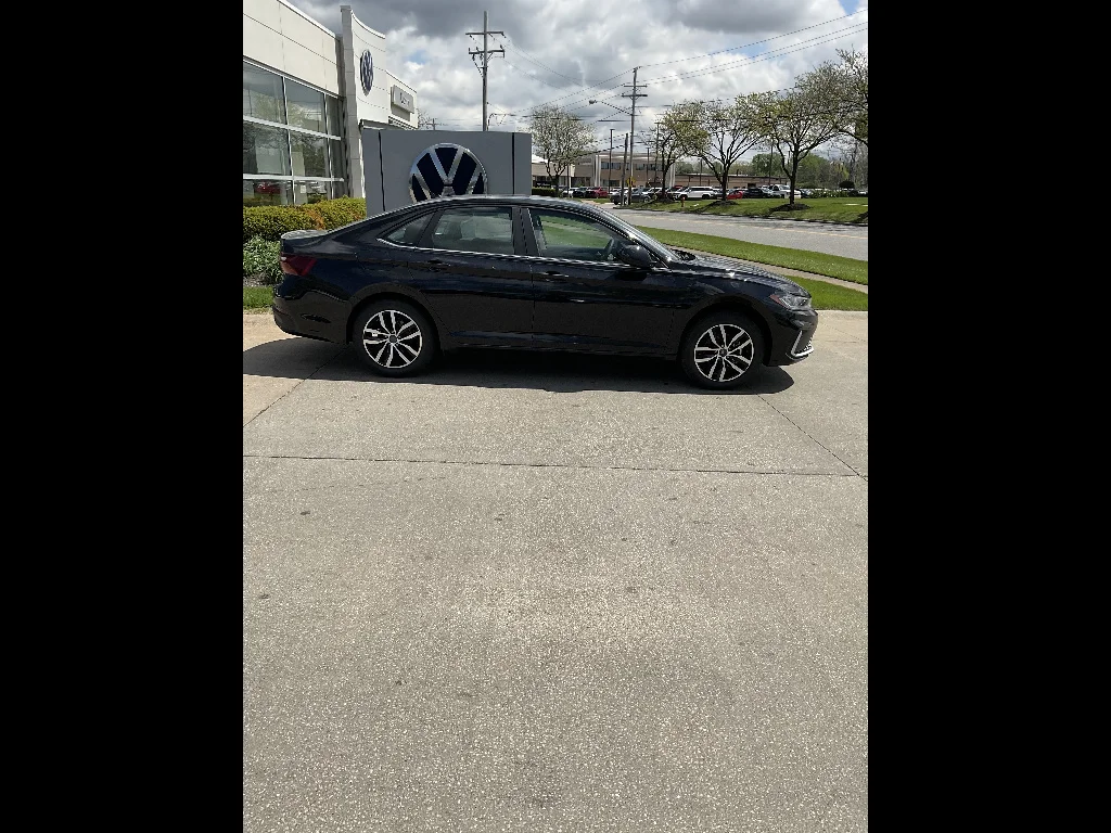 New 2026 Deep Black Pearl Volkswagen SE image 3
