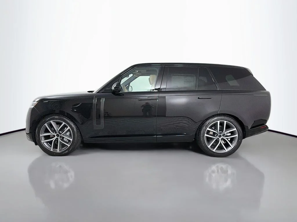 New 2026 Santorini Black Land Rover SE image 8