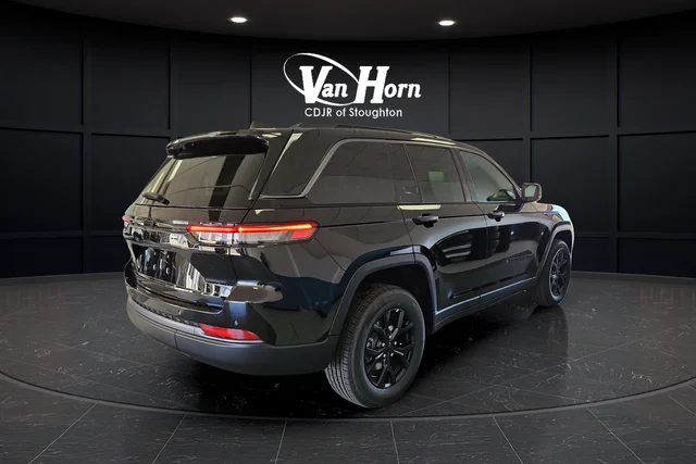 New 2026 Diamond Black Crystal Pearl-Coat Exterior Paint Jeep Altitude image 7