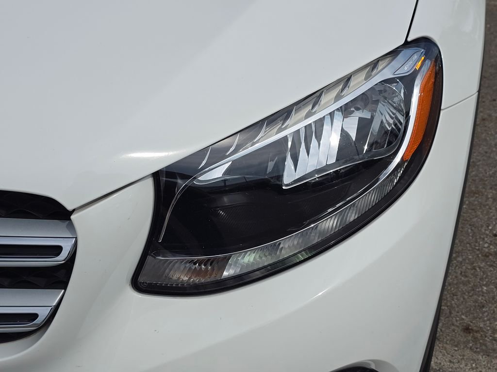 Used 2018 White Mercedes-Benz GLC 300 image 13