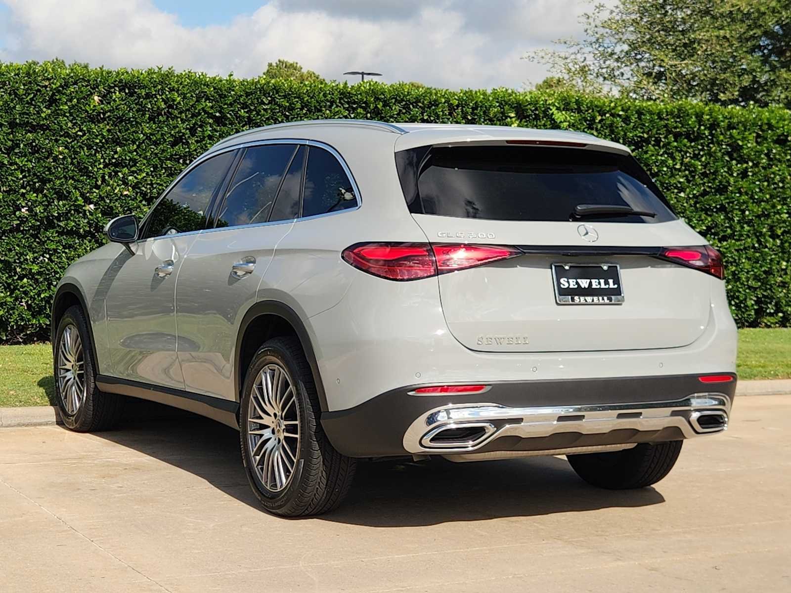 Certified Used 2026 MANUFAKTUR Alpine Grey Mercedes-Benz GLC 300 image 4