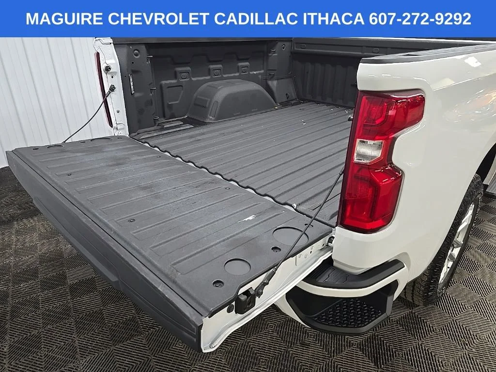 Used 2022 Summit White Chevrolet RST image 11