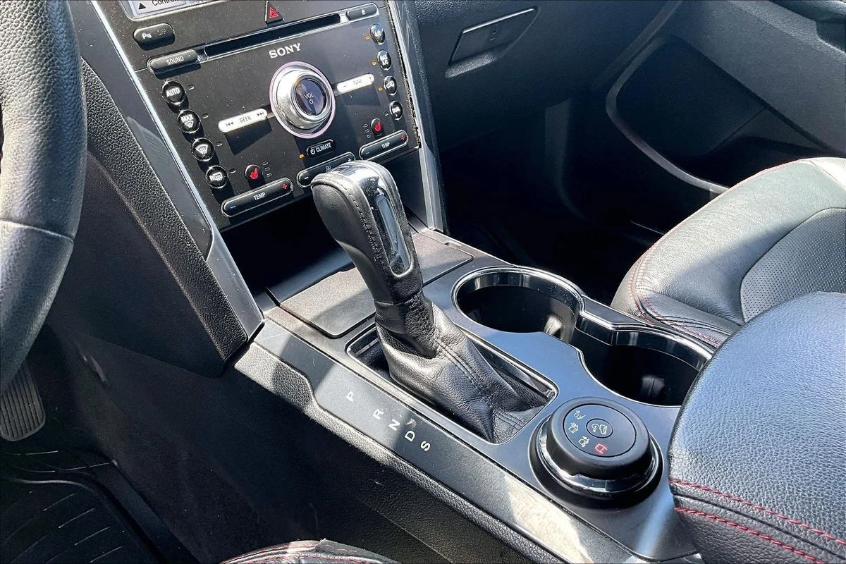 Used 2017  Ford Sport image 18