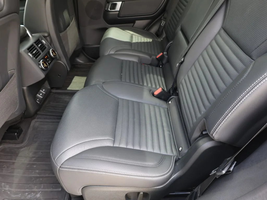 Used 2024 White Land Rover S image 21