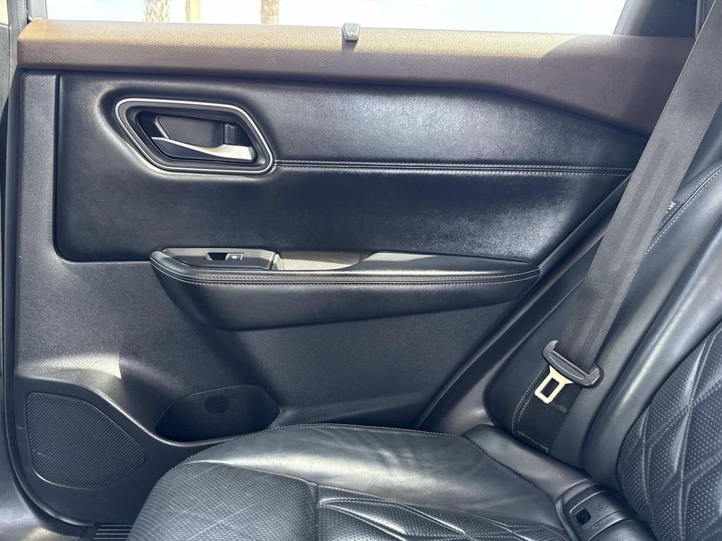 Used 2021 Gray Nissan Platinum image 18