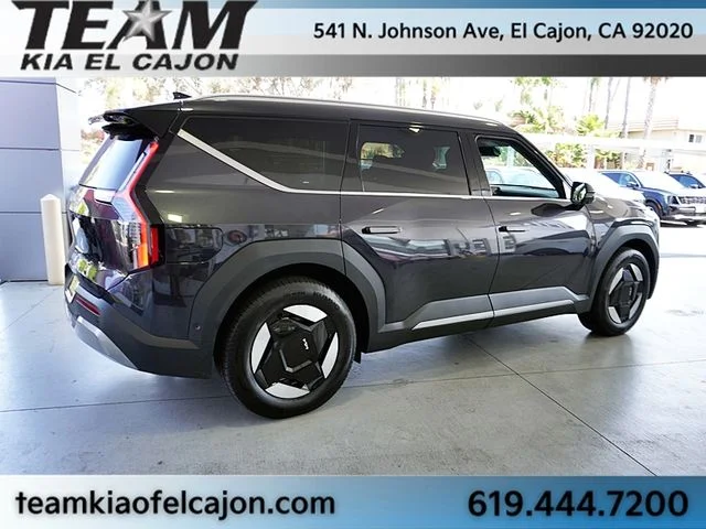 New 2026 Gray Kia Wind image 10