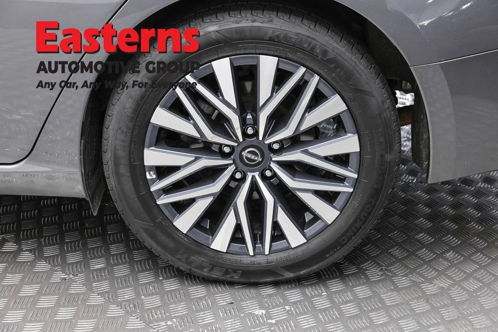 Used 2025 Gray Nissan 2.5 SV image 8