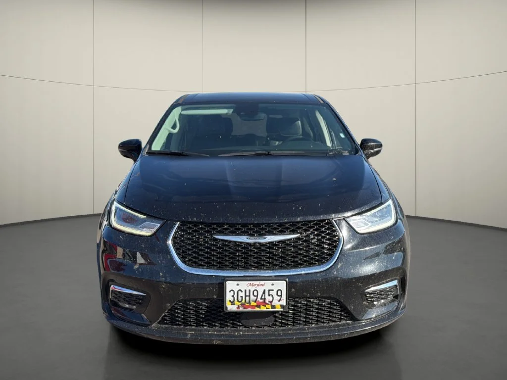 Used 2024 Black Chrysler Touring L image 2
