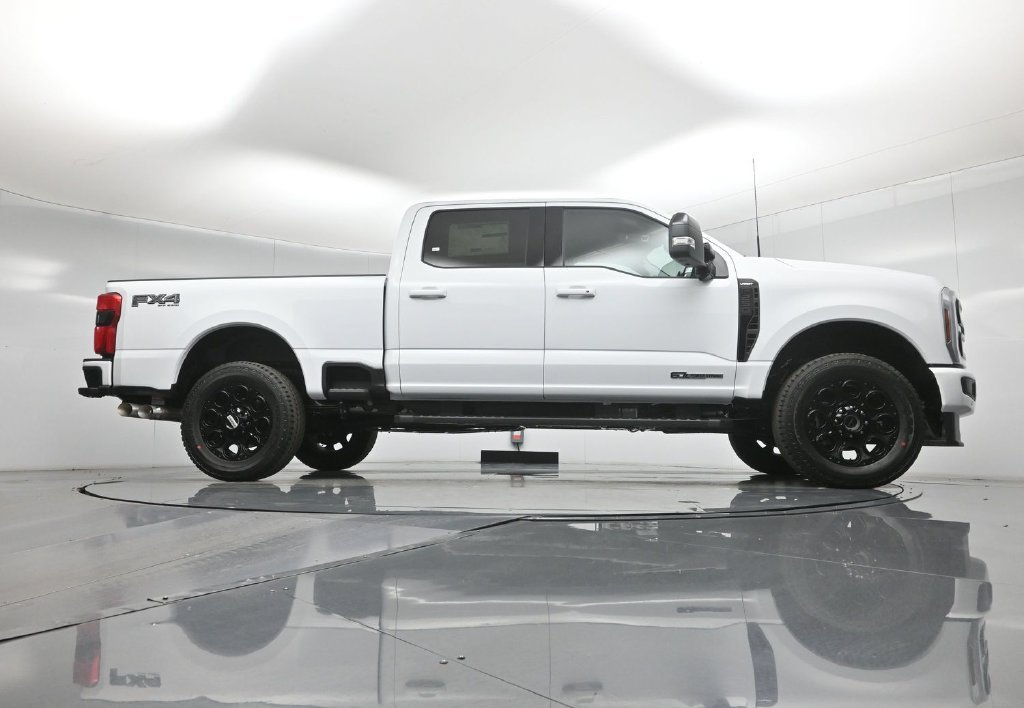 New 2026 Oxford White Ford Lariat image 3
