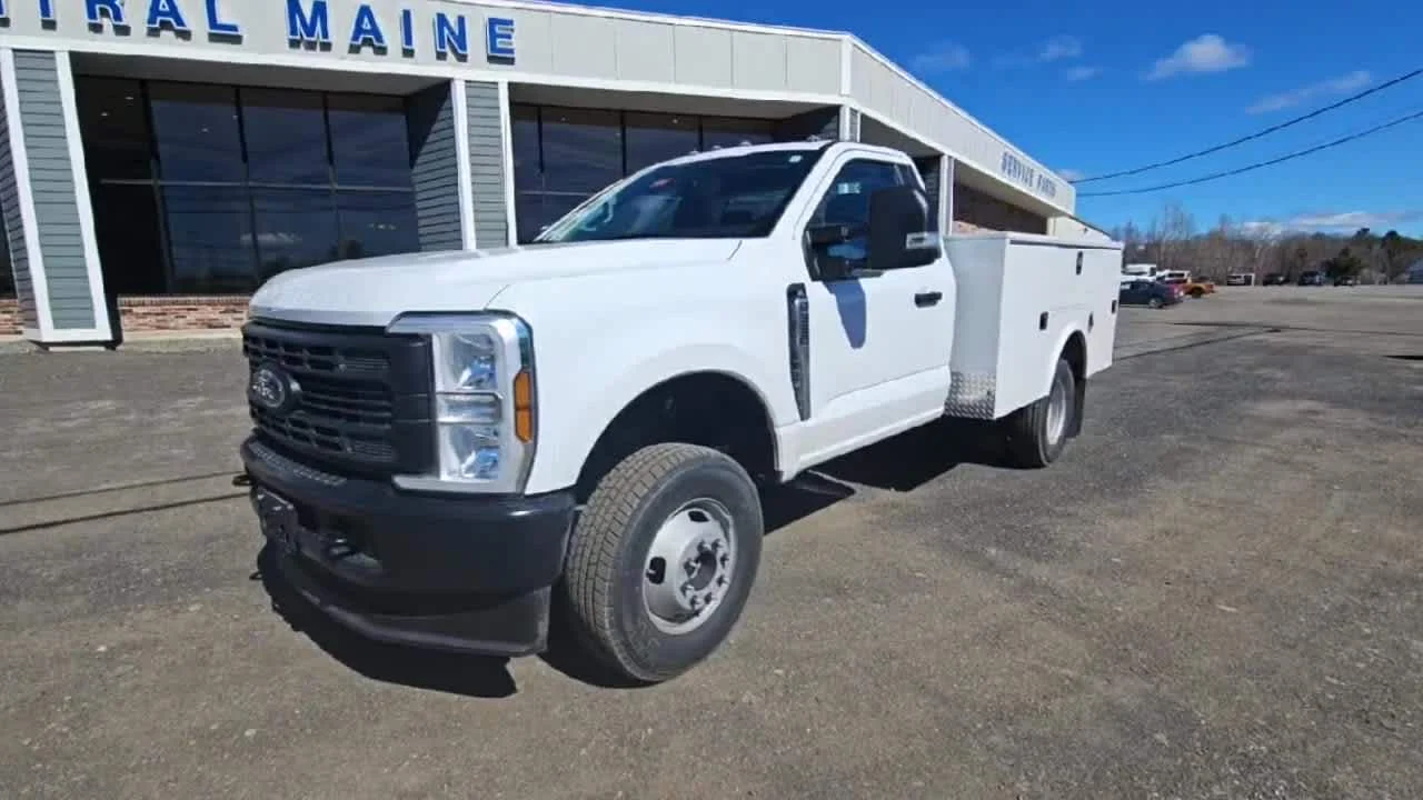 New 2026 Oxford White Ford F-350® XL image 4
