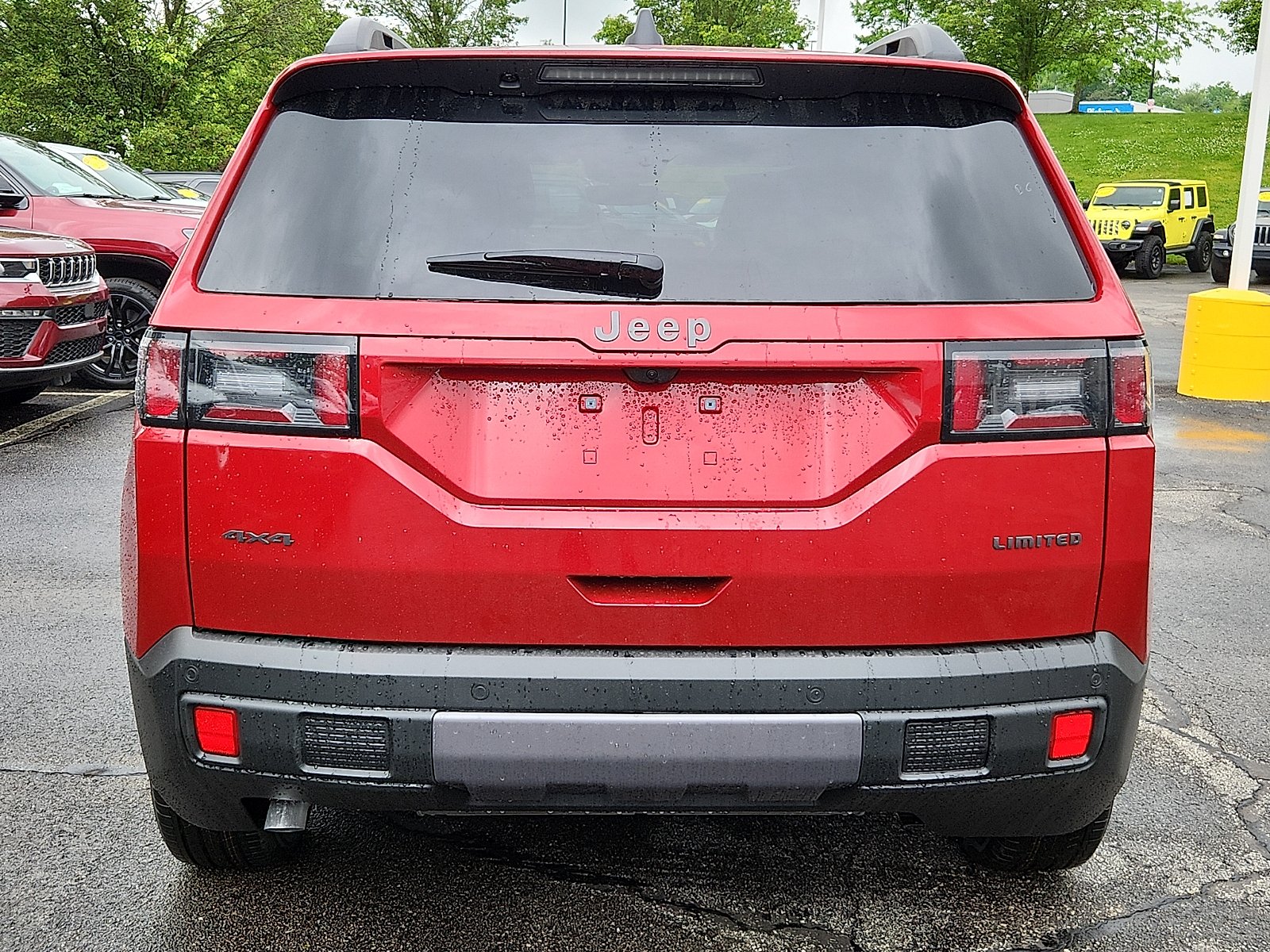 New 2026 Red Hot Pearl-Coat Exterior Paint Jeep Limited image 5