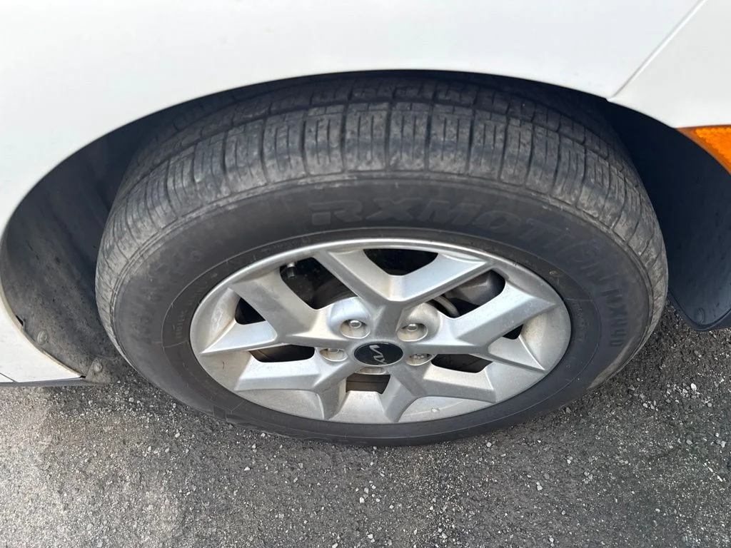 Used 2025 White Kia S image 12