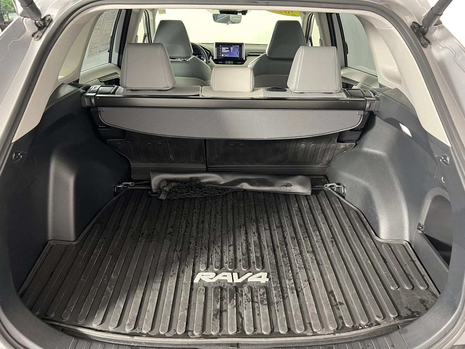 Used 2024 Silver Sky Metallic Toyota XLE Premium image 30