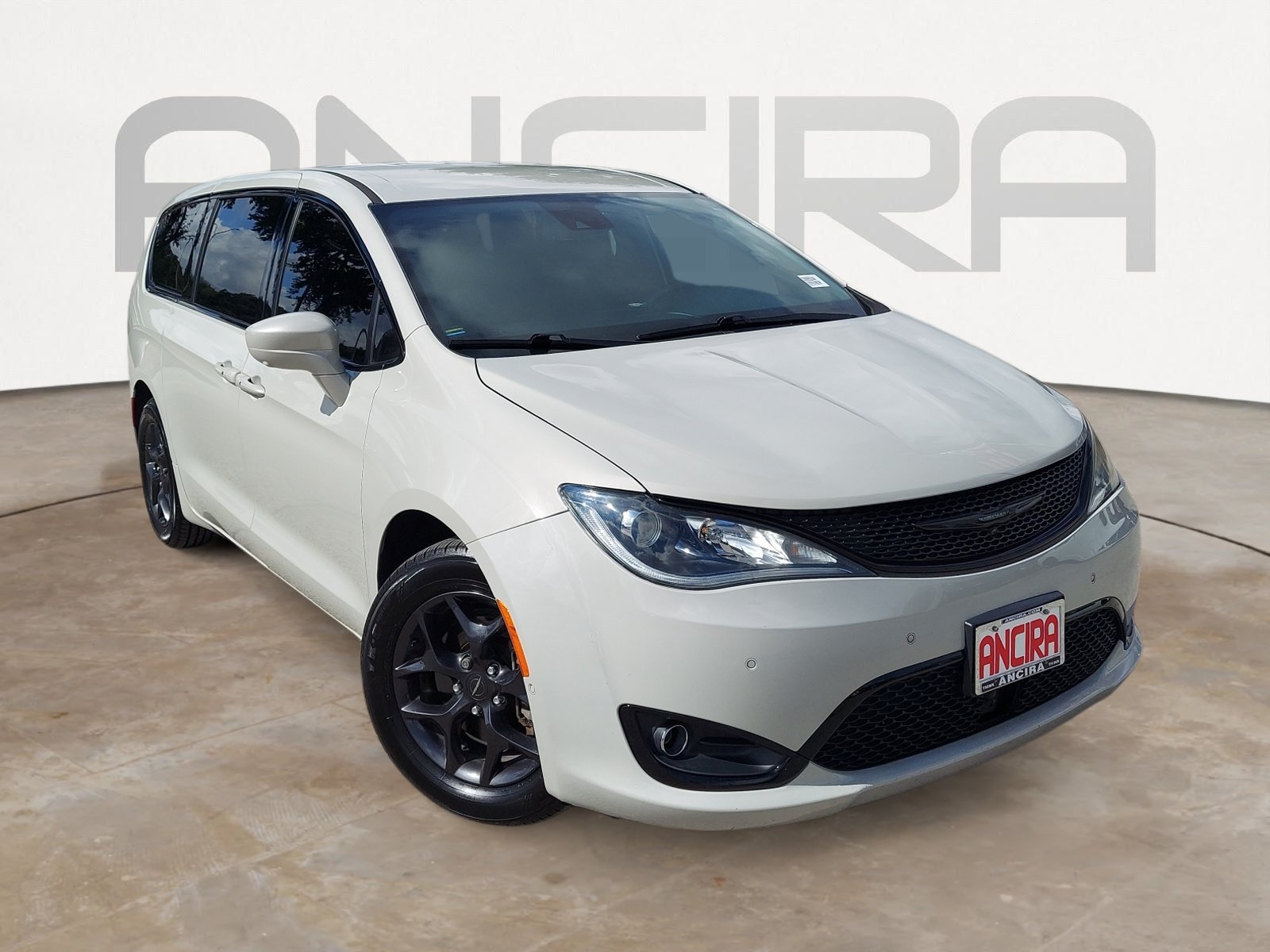 Used 2020 Luxury White Pearlcoat Chrysler Touring image 4