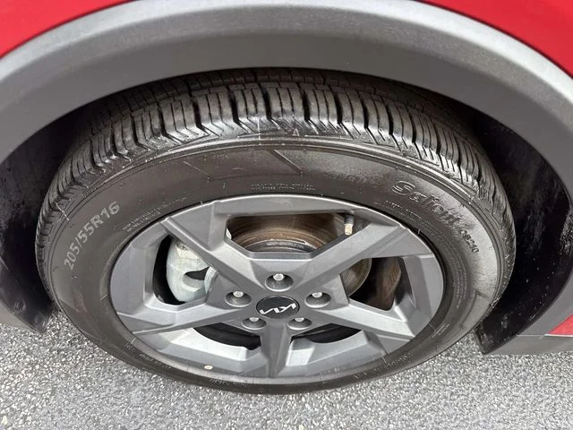 Used 2025 Red Kia LXS image 11