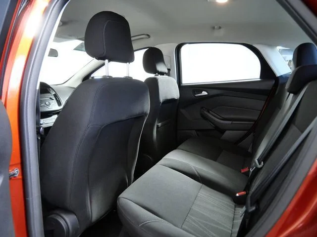 Used 2018 Red Ford SE image 13