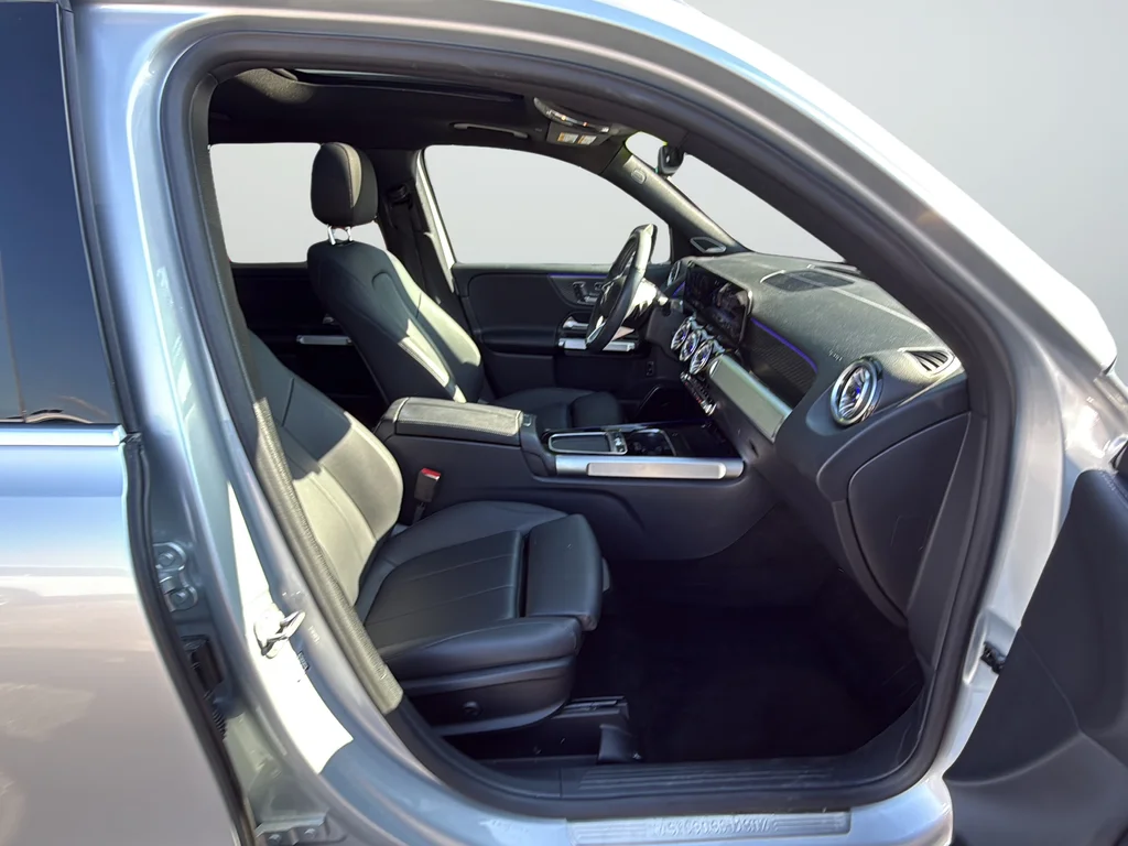 Used 2024  Mercedes-Benz GLB 250 image 26