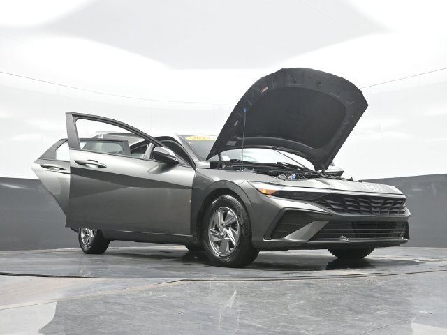 Used 2025 Gray Hyundai SE image 32